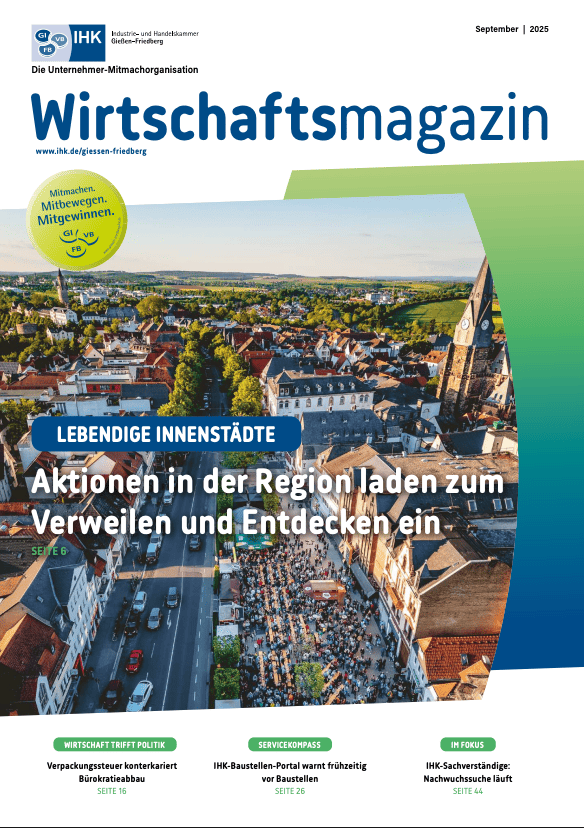 Titelbild des Wirtschaftsmagazins  der IHK Giessen-Friedberg mit Drohnenbild des Elvis-PresleyPlatz in Friedberg und Aufsicht über die Kaiserstrasse 